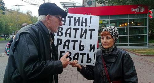 Участница одиночного пикета в Волгограде. 21.10.2018 г. Фото Татьяны Филимоновой для "Кавказского узла" Участница одиночного пикета в Волгограде. 21.10.2018 г. Фото Татьяны Филимоновой для "Кавказского узла"
