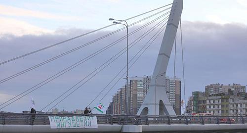 Плакат участника акции на мосту Кадырова. Санкт-Петербург, 28 ноября 2018 г. Фото Давид Френкель для "Кавказского узла" Плакат участника акции на мосту Кадырова. Санкт-Петербург, 28 ноября 2018 г. Фото Давид Френкель для "Кавказского узла"