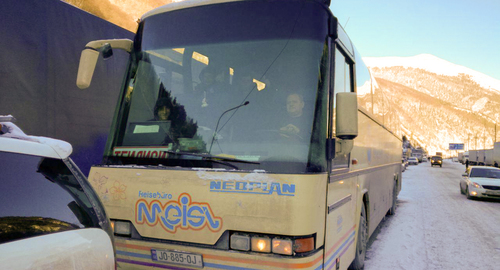 Скопление транспортных средств у КПП "Верхний Ларс". Фото Эммы Марзоевой для "Кавказского узла" Скопление транспортных средств у КПП "Верхний Ларс". Фото Эммы Марзоевой для "Кавказского узла"