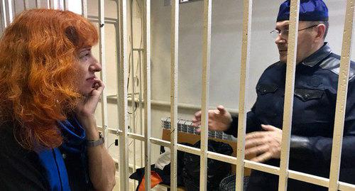 Оюб Титиев (СПРАВА) И руководитель московского офиса Human Rights Watch Татьяна Локшина в зале суда. Фото Патимат Махмудовой для "Кавказского узла" Оюб Титиев (СПРАВА) И руководитель московского офиса Human Rights Watch Татьяна Локшина в зале суда. Фото Патимат Махмудовой для "Кавказского узла"