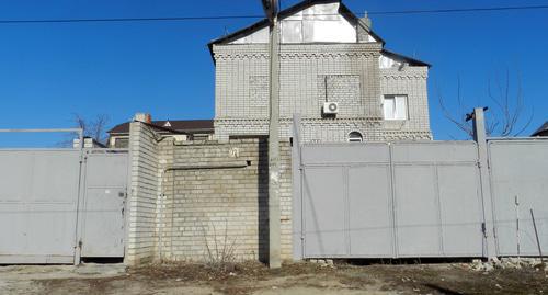Дом по улице Рахинская, 77. Фото Татьяны Филимоновой для "Кавказского узла" Дом по улице Рахинская, 77. Фото Татьяны Филимоновой для "Кавказского узла"