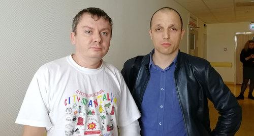 Справа обвиняемый в стрельбе из пистолета модели МР-79-9ТМ Роман Тележкин, Слева Николай Никифоров -потерпевший. Фото Светланы Кравченко для "Кавказского узла"
Справа обвиняемый в стрельбе из пистолета модели МР-79-9ТМ Роман Тележкин, Слева Николай Никифоров -потерпевший. Фото Светланы Кравченко для "Кавказского узла"