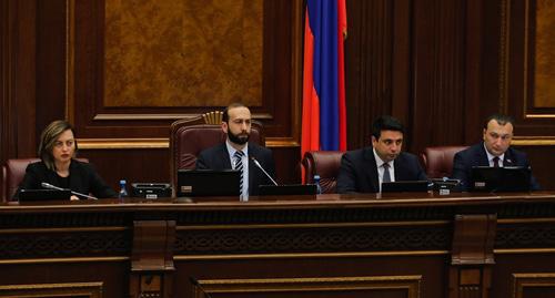 Заседание в парламенте Армении. Фото: пресс-служба парламента Армении http://www.parliament.am/news.php?cat_id=2&NewsID=11515&year=2019&month=05&day=07&lang=rus Заседание в парламенте Армении. Фото: пресс-служба парламента Армении http://www.parliament.am/news.php?cat_id=2&NewsID=11515&year=2019&month=05&day=07&lang=rus