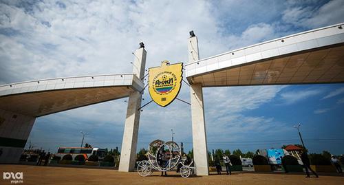 Логотип футбольного клуба "Анжи". Фото: Елена Синеок, ЮГА.ру