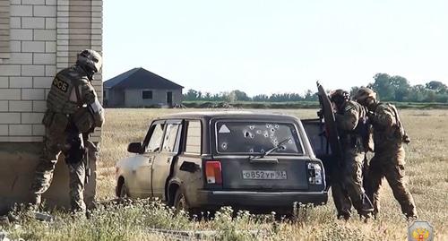 Спецоперация в Дагестане. Фото: пресс-служба НАК. http://nac.gov.ru/kontrterroristicheskie-operacii/v-dagestane-neytralizovany-troe-banditov.html#&gid=1&pid=1