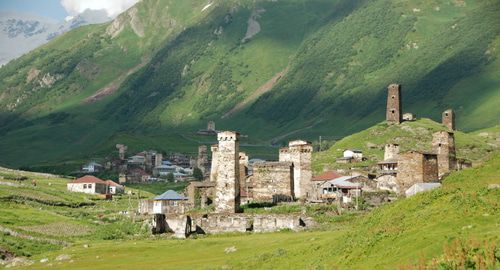 Сванские башни в Ушгули. Фото: автор: Florian Pinel, https://commons.wikimedia.org/w/index.php?curid=23654065 Сванские башни в Ушгули. Фото: автор: Florian Pinel, https://commons.wikimedia.org/w/index.php?curid=23654065