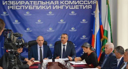 Пресс-конференция в избиркоме Ингушетии. Фото: Избирком Ингушетт http://www.ingush.izbirkom.ru/special/news.php?ELEMENT_ID=1926 Пресс-конференция в избиркоме Ингушетии. Фото: Избирком Ингушетт http://www.ingush.izbirkom.ru/special/news.php?ELEMENT_ID=1926