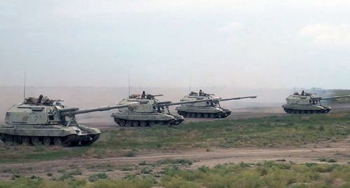 Самоходные установки. Фото: пресс-служба Минобороны Азербайджана. https://mod.gov.az/ru/news/vojska-privlechennye-k-shirokomasshtabnym-ucheniyam-zanimayut-rajony-sosredotocheniya-video-28526.html Самоходные установки. Фото: пресс-служба Минобороны Азербайджана. https://mod.gov.az/ru/news/vojska-privlechennye-k-shirokomasshtabnym-ucheniyam-zanimayut-rajony-sosredotocheniya-video-28526.html