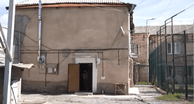 Исправительная колония в Цхинвале. Скриншот видео. https://youtu.be/XzNLz0luwBg