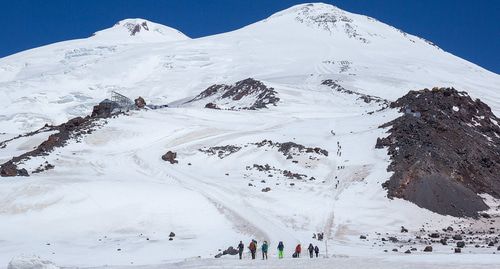 Гора Эльбрус выше станции "Гарабаши". Фото Dmitry A. Mottl  https://commons.wikimedia.org/wiki/Category:Elbrus
