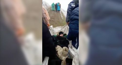 Пострадавший от силовиков житель села Меусиша. Скриншот пользователя РИА "Дербент" https://www.youtube.com/watch?v=L15igFjWl_I Пострадавший от силовиков житель села Меусиша. Скриншот пользователя РИА "Дербент" https://www.youtube.com/watch?v=L15igFjWl_I