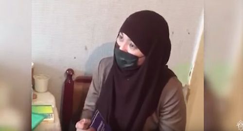 Жительница Камызякского района, подозреваемая в организации ячейки ИГ* и финансировании террористов. Стоп-кадр канала YouTube "Следственный комитет Российской Федерации" https://www.youtube.com/watch?v=cyeEG5FExMA&feature=youtu.be Жительница Камызякского района, подозреваемая в организации ячейки ИГ* и финансировании террористов. Стоп-кадр канала YouTube "Следственный комитет Российской Федерации" https://www.youtube.com/watch?v=cyeEG5FExMA&feature=youtu.be