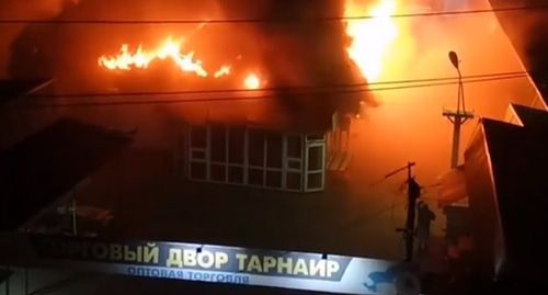 Пожар на рынке "Тарнаир" в Махачкале. Стоп-кадр видео канала YouTube "РГВК "Дагестан" https://www.youtube.com/watch?v=K7m0K9poFmA Пожар на рынке "Тарнаир" в Махачкале. Стоп-кадр видео канала YouTube "РГВК "Дагестан" https://www.youtube.com/watch?v=K7m0K9poFmA