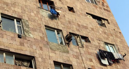 Беженцы из Азербайджана живут в общежитии 30 лет с надеждой на то, что правительство обеспечит их жильем. Фото Армине Мартиросян для "Кавказского узла" Беженцы из Азербайджана живут в общежитии 30 лет с надеждой на то, что правительство обеспечит их жильем. Фото Армине Мартиросян для "Кавказского узла"