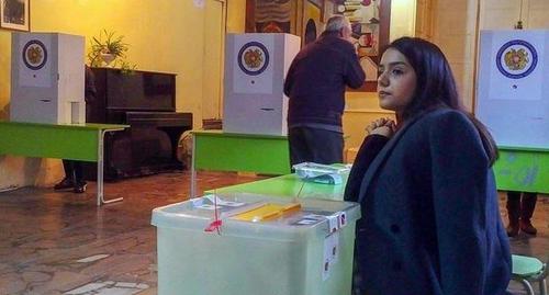 Голосование на внеочередных парламентских выборах в Армении. Ереван, 9 декабря 2018 года. Фото Григория Шведова для "Кавказского узла" Голосование на внеочередных парламентских выборах в Армении. Ереван, 9 декабря 2018 года. Фото Григория Шведова для "Кавказского узла"