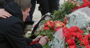 Возложение цветов на место теракта. Фото Татьяны Филимоновой для "Кавказского узла"