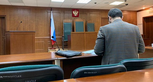 Зал суда. Фото: пресс-служба ПЦ "Мемориал" https://memohrc.org/ru/news_old/sud-v-moskve-doprosil-zasekrechennyh-svideteley-po-delu-obvinyaemogo-v-finansirovanii-nvf Зал суда. Фото: пресс-служба ПЦ "Мемориал" https://memohrc.org/ru/news_old/sud-v-moskve-doprosil-zasekrechennyh-svideteley-po-delu-obvinyaemogo-v-finansirovanii-nvf