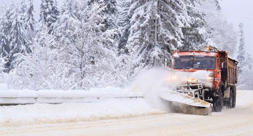 Дорожники расчищают Транскам от снега. Фото пресс-службы ФКУ Упрдор "Кавказ" http://26fkukavkaz.ru/news/557 Дорожники расчищают Транскам от снега. Фото пресс-службы ФКУ Упрдор "Кавказ" http://26fkukavkaz.ru/news/557