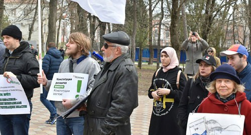 Участники митинга против поправок в Конституцию. Ростов-на-Дону, 22 марта 2020 года. Фото Константина Волгина для "Кавказского узла". Участники митинга против поправок в Конституцию. Ростов-на-Дону, 22 марта 2020 года. Фото Константина Волгина для "Кавказского узла".
