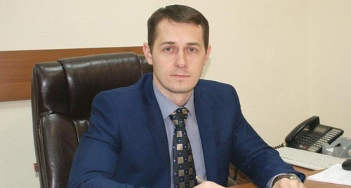 Владимир Ращупкин. Фото пресс-службы администрации Азова. https://srb62.ru/2019/09/27/glavoj-administratsii-azova-ostalsya-vladimir-rashhupkin/ Владимир Ращупкин. Фото пресс-службы администрации Азова. https://srb62.ru/2019/09/27/glavoj-administratsii-azova-ostalsya-vladimir-rashhupkin/