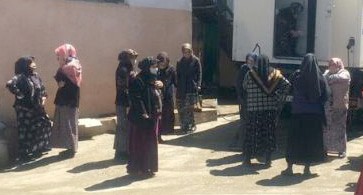 Жители на улице в дагестанском селе Тебекмахи во время карантина. Фото: пресс-служба Межрегионального информационного ресурса молодежи "Мирмол". Фото: http://mirmol.ru/novosti/peredvizhnoj-fljuorograf-nachal-rabotu-v-sele-tebekmahi-akushinskogo-rajona/ Жители на улице в дагестанском селе Тебекмахи во время карантина. Фото: пресс-служба Межрегионального информационного ресурса молодежи "Мирмол". Фото: http://mirmol.ru/novosti/peredvizhnoj-fljuorograf-nachal-rabotu-v-sele-tebekmahi-akushinskogo-rajona/