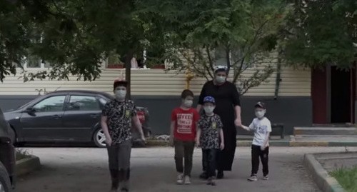 Семья на прогулке. Грозный, Чечня. Стоп-кадр https://newsvideo.su/video/12844096 Семья на прогулке. Грозный, Чечня. Стоп-кадр https://newsvideo.su/video/12844096