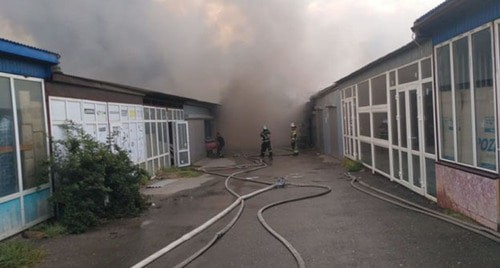 Пожар на рынке в Махачкале. Фото: пресс-служба МЧС России https://05.mchs.gov.ru/ Пожар на рынке в Махачкале. Фото: пресс-служба МЧС России https://05.mchs.gov.ru/