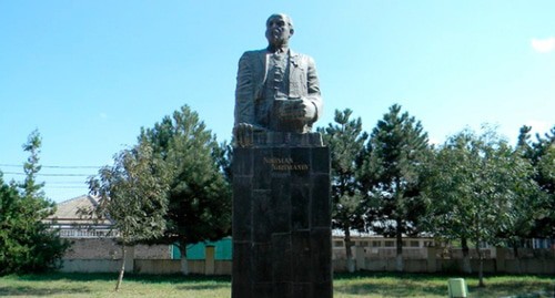 Памятник Нариману Нариманову в Марнеули. Фото: minval.az Памятник Нариману Нариманову в Марнеули. Фото: minval.az