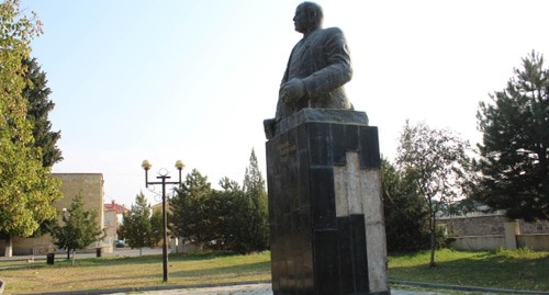 Памятник Нариману Нариманову. Фото:https://ru.wikipedia.org/wiki Памятник Нариману Нариманову. Фото:https://ru.wikipedia.org/wiki
