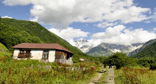 Село Гона региона Рача. Фото: https://commons.wikimedia.org/w/index.php?curid=90007607 Село Гона региона Рача. Фото: https://commons.wikimedia.org/w/index.php?curid=90007607