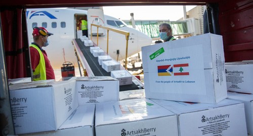 Продовольственная помощь Ливану из Нагорного Карабаха загружается в самолет. Аэропорт «Звартноц», Ереван, Армения, 9 августа 2020 год. Фото: страница президента Нагорного Карабаха Араика Арутюняна FB ArayikHarutyunian
Продовольственная помощь Ливану из Нагорного Карабаха загружается в самолет. Аэропорт «Звартноц», Ереван, Армения, 9 августа 2020 год. Фото: страница президента Нагорного Карабаха Араика Арутюняна FB ArayikHarutyunian
