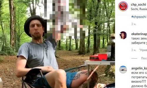 Мужчина держит вниз головой двухмесячную девочку. Фото: скриншот со страницы chp_sochi в Instagram https://www.instagram.com/chp_sochi/?hl=ru Мужчина держит вниз головой двухмесячную девочку. Фото: скриншот со страницы chp_sochi в Instagram https://www.instagram.com/chp_sochi/?hl=ru