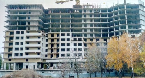 Недостроенный дом на Зорге, 29. Ростов-на-Дону. Фото: Констанин Волгин для "Кавказского узла". Недостроенный дом на Зорге, 29. Ростов-на-Дону. Фото: Констанин Волгин для "Кавказского узла".