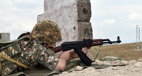 Солдат армянской армии. Фото пресс-службы МО Армении http://mil.am/hy/news/8291 Солдат армянской армии. Фото пресс-службы МО Армении http://mil.am/hy/news/8291