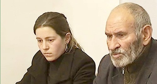 Вдова Тураджа Зейналова Гюльнар Агаева и его отец Шурия Зейналов на пресс-конференции в Институте свободы и безопасности репортеров (ИСБР). Баку, 5 декабря 2011 г. Кадр из видеорепортажа канала Obyektiv TV, www.obyektiv.tv Вдова Тураджа Зейналова Гюльнар Агаева и его отец Шурия Зейналов на пресс-конференции в Институте свободы и безопасности репортеров (ИСБР). Баку, 5 декабря 2011 г. Кадр из видеорепортажа канала Obyektiv TV, www.obyektiv.tv