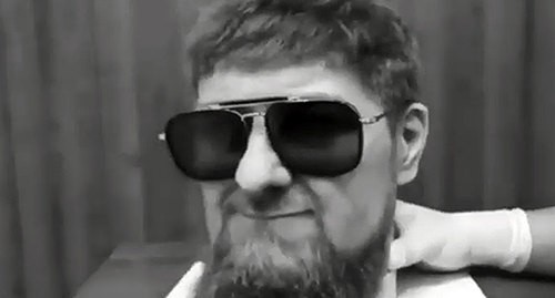 Маска с лицом Кадырова. Кадр видео ИА Грозный - Информ https://www.youtube.com/watch?v=-b_hhDCCWIc&feature=emb_logo Маска с лицом Кадырова. Кадр видео ИА Грозный - Информ https://www.youtube.com/watch?v=-b_hhDCCWIc&feature=emb_logo