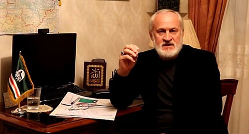 Ахмед Закаев. Кадр видеообращения Ахмеда Закаева https://www.youtube.com/watch?v=c1ctUXcUa3c Ахмед Закаев. Кадр видеообращения Ахмеда Закаева https://www.youtube.com/watch?v=c1ctUXcUa3c
