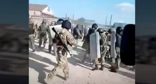 Столкновение с полицией в Красноармейском. Стоп-кадр видео "Кавказского узла" https://www.youtube.com/watch?v=x9P2_k3_pJQ&feature=emb_logo Столкновение с полицией в Красноармейском. Стоп-кадр видео "Кавказского узла" https://www.youtube.com/watch?v=x9P2_k3_pJQ&feature=emb_logo