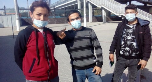 Узбекские мигранты в Волжском. Фото Вячеслава Ященко для "Кавказского узла". Узбекские мигранты в Волжском. Фото Вячеслава Ященко для "Кавказского узла".