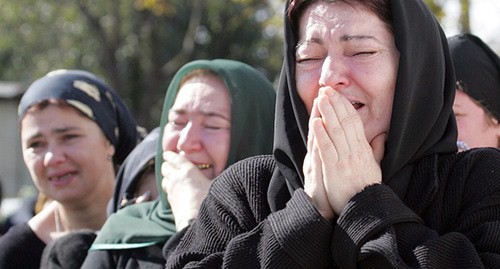 Родственники погибших. Нальчик, октябрь 2005 г. Фото: REUTERS/Viktor Korotayev Родственники погибших. Нальчик, октябрь 2005 г. Фото: REUTERS/Viktor Korotayev