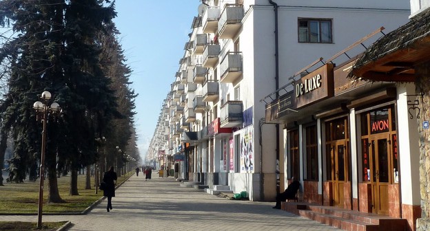 Нальчик. Улица Ленина. Фото Николай Максимович https://commons.wikimedia.org/wiki/Category:Nalchik Нальчик. Улица Ленина. Фото Николай Максимович https://commons.wikimedia.org/wiki/Category:Nalchik