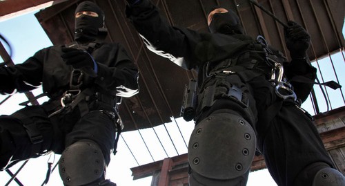 Сотрудник Росгвардии. Фото Кузьмин Виталий Владимирович https://commons.wikimedia.org/wiki/Category:Special_Rapid_Response_Unit Сотрудник Росгвардии. Фото Кузьмин Виталий Владимирович https://commons.wikimedia.org/wiki/Category:Special_Rapid_Response_Unit