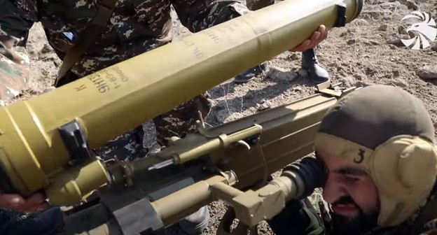 Позиции армянских войск. Кадр видео
ВООРУЖЕННЫЕ СИЛЫ СМИ https://www.youtube.com/watch?v=D7G7cMWykvU&feature=emb_logo Позиции армянских войск. Кадр видео
ВООРУЖЕННЫЕ СИЛЫ СМИ https://www.youtube.com/watch?v=D7G7cMWykvU&feature=emb_logo