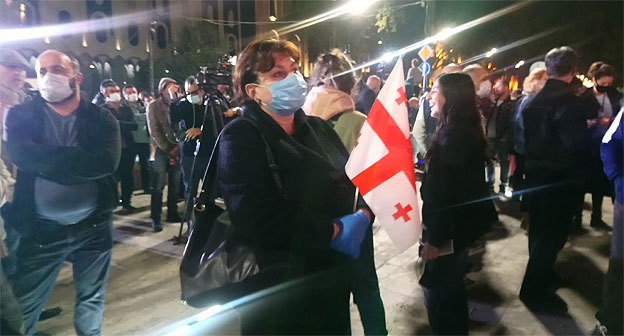 Сторонники оппозиции на митинге в Тбилиси. 1 ноября 2020 года. Фото Беслана Кмузова для "Кавказского узла". Сторонники оппозиции на митинге в Тбилиси. 1 ноября 2020 года. Фото Беслана Кмузова для "Кавказского узла".