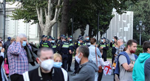 Полиция во время акции протеста оппозиции. Тбилиси, 1 ноября 2020 года. Фото Инны Кукуджановой для "Кавказского узла" Полиция во время акции протеста оппозиции. Тбилиси, 1 ноября 2020 года. Фото Инны Кукуджановой для "Кавказского узла"
