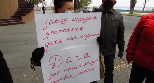 Пикетчица Надежда Андреева. Волгоград, 6 ноября 2020 г. Фото Вячеслава Ященко для "Кавказского узла" Пикетчица Надежда Андреева. Волгоград, 6 ноября 2020 г. Фото Вячеслава Ященко для "Кавказского узла"