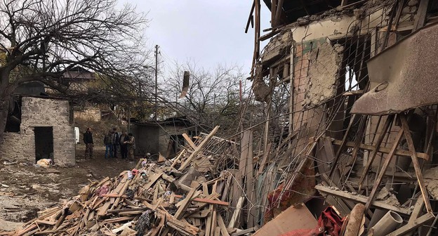 Разрушенный взрывом дом в Нагорном Карабахе, 6 ноября 2020 года, фото Алвард Григорян для "Кавказского узла". Разрушенный взрывом дом в Нагорном Карабахе, 6 ноября 2020 года, фото Алвард Григорян для "Кавказского узла".