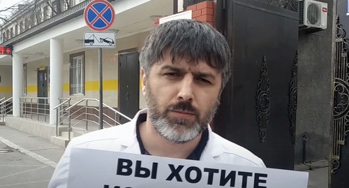 Салим Халитов. Кадр видео "Кавказского узла" https://www.youtube.com/watch?v=wwwDKDq77cQ&feature=emb_logo Салим Халитов. Кадр видео "Кавказского узла" https://www.youtube.com/watch?v=wwwDKDq77cQ&feature=emb_logo