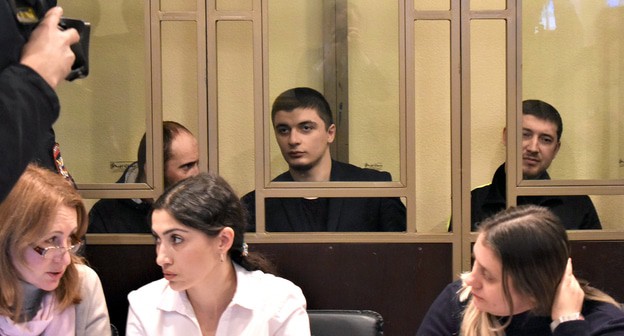 Самир Ибрагимов, Хидирнеби Казуев и Габибула Халдузов в зале суда. Фото Константина Волгина для "Кавказского узла"
Самир Ибрагимов, Хидирнеби Казуев и Габибула Халдузов в зале суда. Фото Константина Волгина для "Кавказского узла"