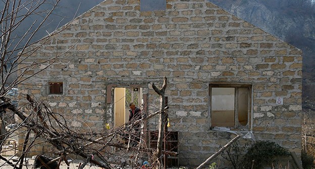 Разрушенный жилой дом в Нагорном Карабахе. 15 ноября 2020 г. Фото: REUTERS/Stringer Разрушенный жилой дом в Нагорном Карабахе. 15 ноября 2020 г. Фото: REUTERS/Stringer
